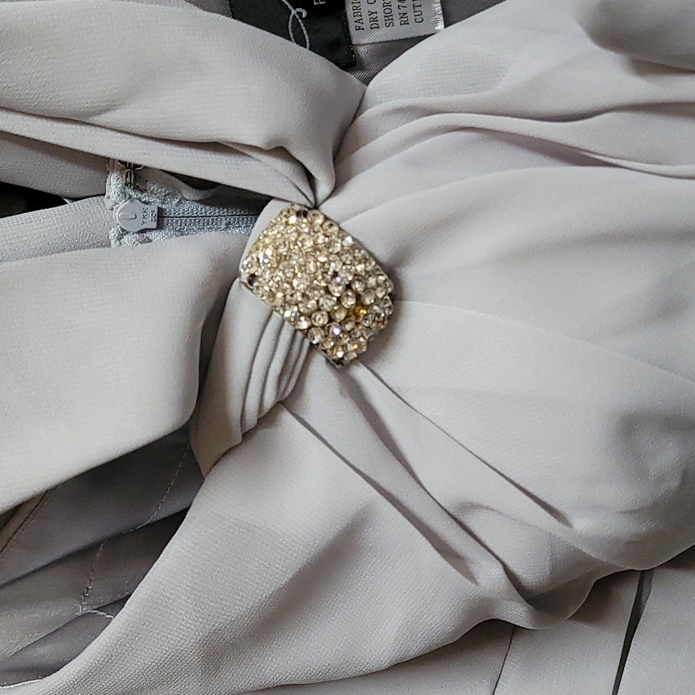 Dress - Picture 3 of 8